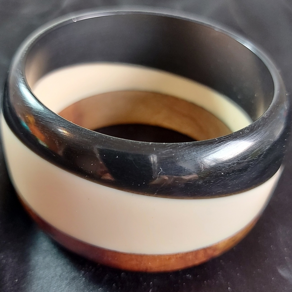 Retro 1960's Bangle made from real wood & resin